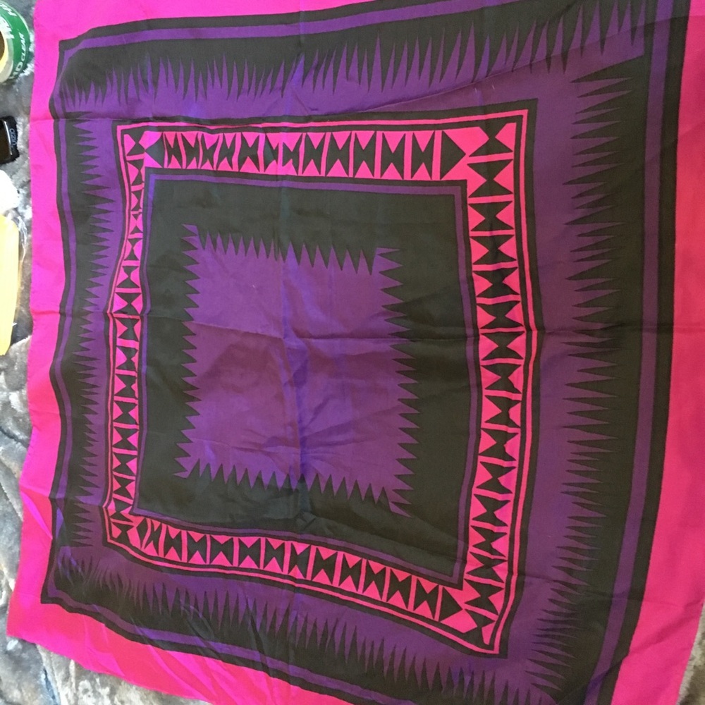 ❗️SOLD ❗️Amazing 1980’s silk scarf